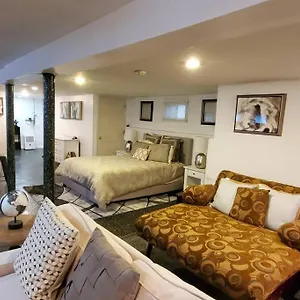 Apartment Cozy Studio; Lower Level Unit, New York