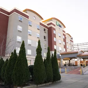 Express Maspeth By Ihg Hotel