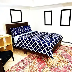  Apartment 2 Bedrooms Lr Kit Bath And Backyard 2 Stops To Manhattan
